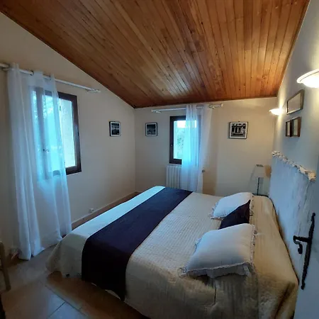 Holiday home Maison Familiale A Louer Dans Le Luberon Dauphin