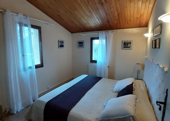 Holiday home Maison Familiale A Louer Dans Le Luberon Dauphin